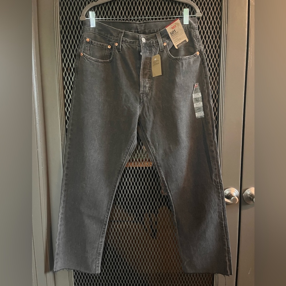 Levi's Women's Charcoal Straight Leg Jeans…NWOT (Brand / Style tags included)